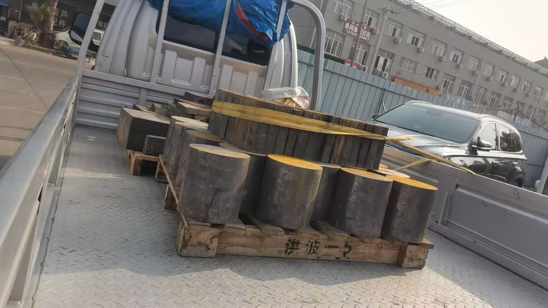 Cut-to-length round bars loaded for delivery